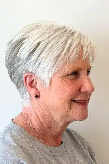 Piece-Defined Layered Pixie hairstyle