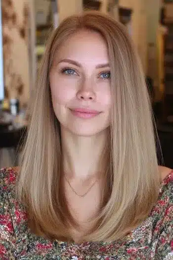 31 Gorgeous Haircuts in Your 30s That Feel Fresh and Modern 17 Mid-length straight blonde hair from 31 Gorgeous Haircuts That Look Even Better In Your 30s