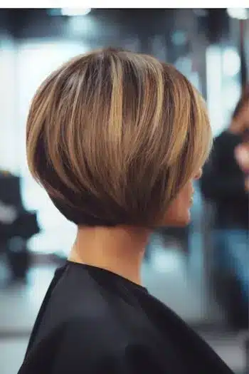 31 Gorgeous Haircuts in Your 30s That Feel Fresh and Modern 21 Layered bob featured in 31 Gorgeous Haircuts That Look Even Better In Your 30s