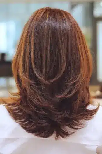 31 Gorgeous Haircuts in Your 30s That Feel Fresh and Modern 22 Medium-length layers from 31 Gorgeous Haircuts That Look Even Better In Your 30s