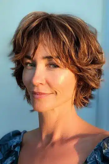 Chin-length shag hairstyle with flipped layers