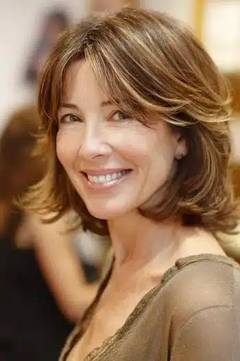 Layered bob with face-framing dimension