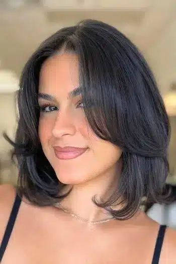 30 Trending Old Money Bob Haircuts With A Quiet Luxury Aesthetic 13 Feathered layers framing the face, featured in the 30 Trending Old Money Bob Haircuts With A Quiet Luxury Aesthetic - Parisfy.