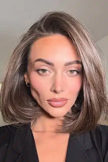 30 Trending Old Money Bob Haircuts With A Quiet Luxury Aesthetic 19 Flipped-under bob with a shiny finish, included in the 30 Trending Old Money Bob Haircuts With A Quiet Luxury Aesthetic - Parisfy.
