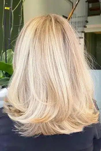 30 Trending Old Money Bob Haircuts With A Quiet Luxury Aesthetic 22 Long layers in a blonde bob viewed from the back, featured in the 30 Trending Old Money Bob Haircuts With A Quiet Luxury Aesthetic - Parisfy.