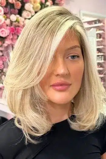 30 Trending Old Money Bob Haircuts With A Quiet Luxury Aesthetic 24 Shoulder-length bob with a side part, part of the 30 Trending Old Money Bob Haircuts With A Quiet Luxury Aesthetic - Parisfy.