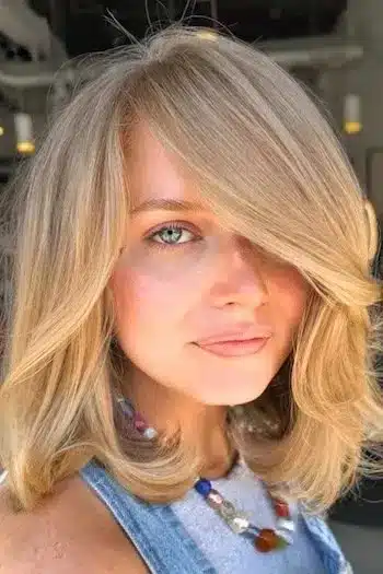 30 Trending Old Money Bob Haircuts With A Quiet Luxury Aesthetic 27 Side-swept long bob, included in the 30 Trending Old Money Bob Haircuts With A Quiet Luxury Aesthetic - Parisfy.