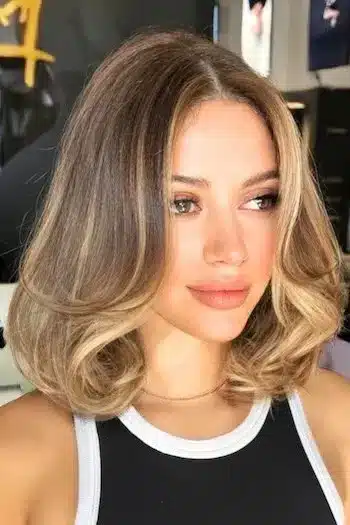 30 Trending Old Money Bob Haircuts With A Quiet Luxury Aesthetic 5 Soft curls framing the face in a bob cut, part of the 30 Trending Old Money Bob Haircuts With A Quiet Luxury Aesthetic - Parisfy.