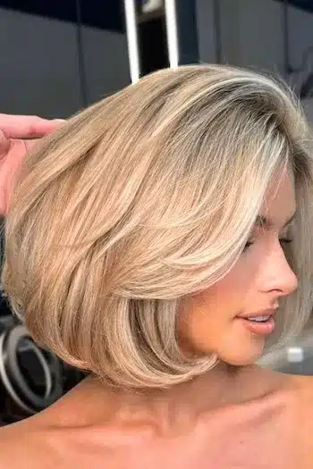 30 Trending Old Money Bob Haircuts With A Quiet Luxury Aesthetic 6 A rounded bob with subtle layers, included in the 30 Trending Old Money Bob Haircuts With A Quiet Luxury Aesthetic - Parisfy.