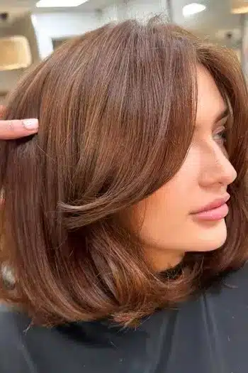 30 Trending Old Money Bob Haircuts With A Quiet Luxury Aesthetic 7 Curtain bangs paired with a bob, showcasing the 30 Trending Old Money Bob Haircuts With A Quiet Luxury Aesthetic - Parisfy.