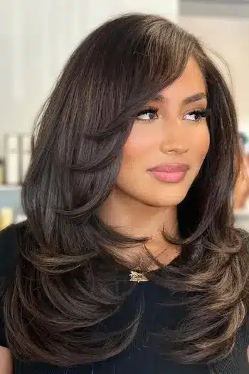 31 Butterfly Haircut Ideas For The Perfect Layered Hairstyle 23 Side-parted butterfly hairstyle with classic layers and elegant framing