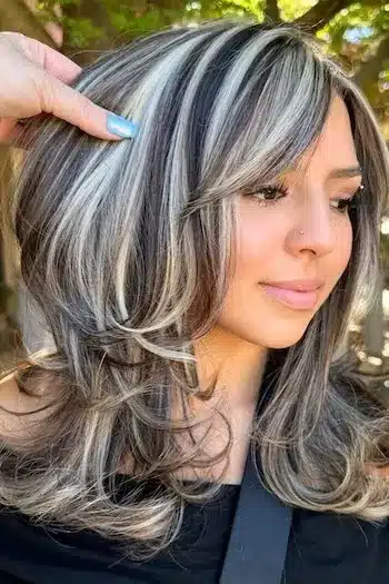 31 Butterfly Haircut Ideas For The Perfect Layered Hairstyle 29 Blonde streaked brown butterfly hairstyle with multi-dimensional layers