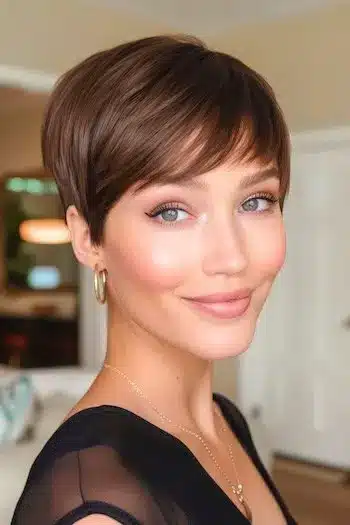 Rounded side-parted pixie haircut for thin hair with a full, bouncy shape