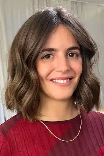 Subtle waves on a dark brown bob hairstyle with a natural finish