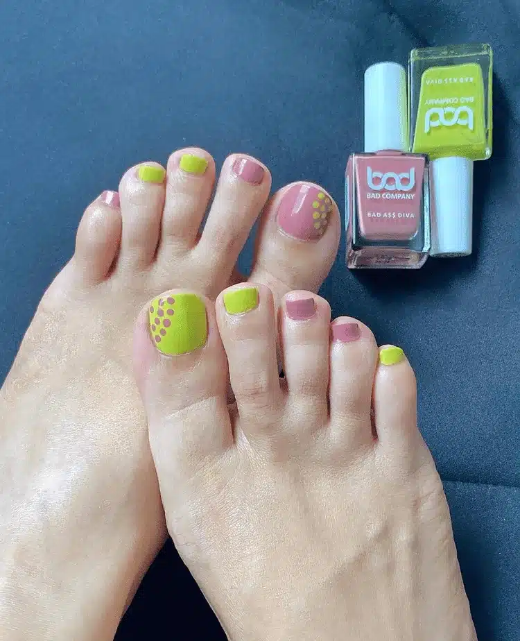 39 Cute Pedicure Ideas for Every Season 3 High contrast colorful pedicure idea