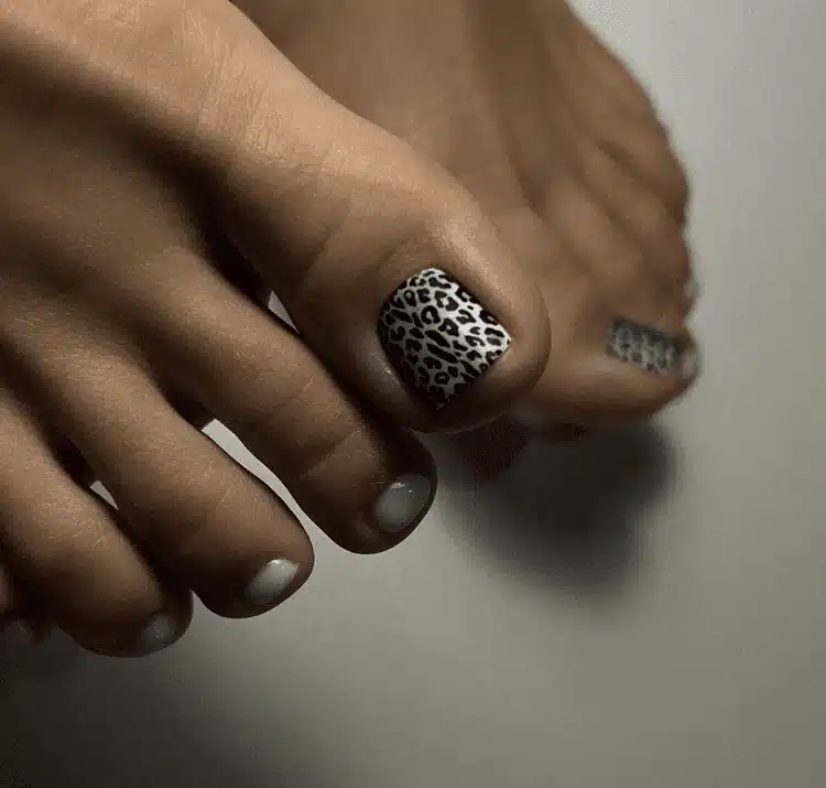 39 Cute Pedicure Ideas for Every Season 4 Animal print pedicure with leopard detail