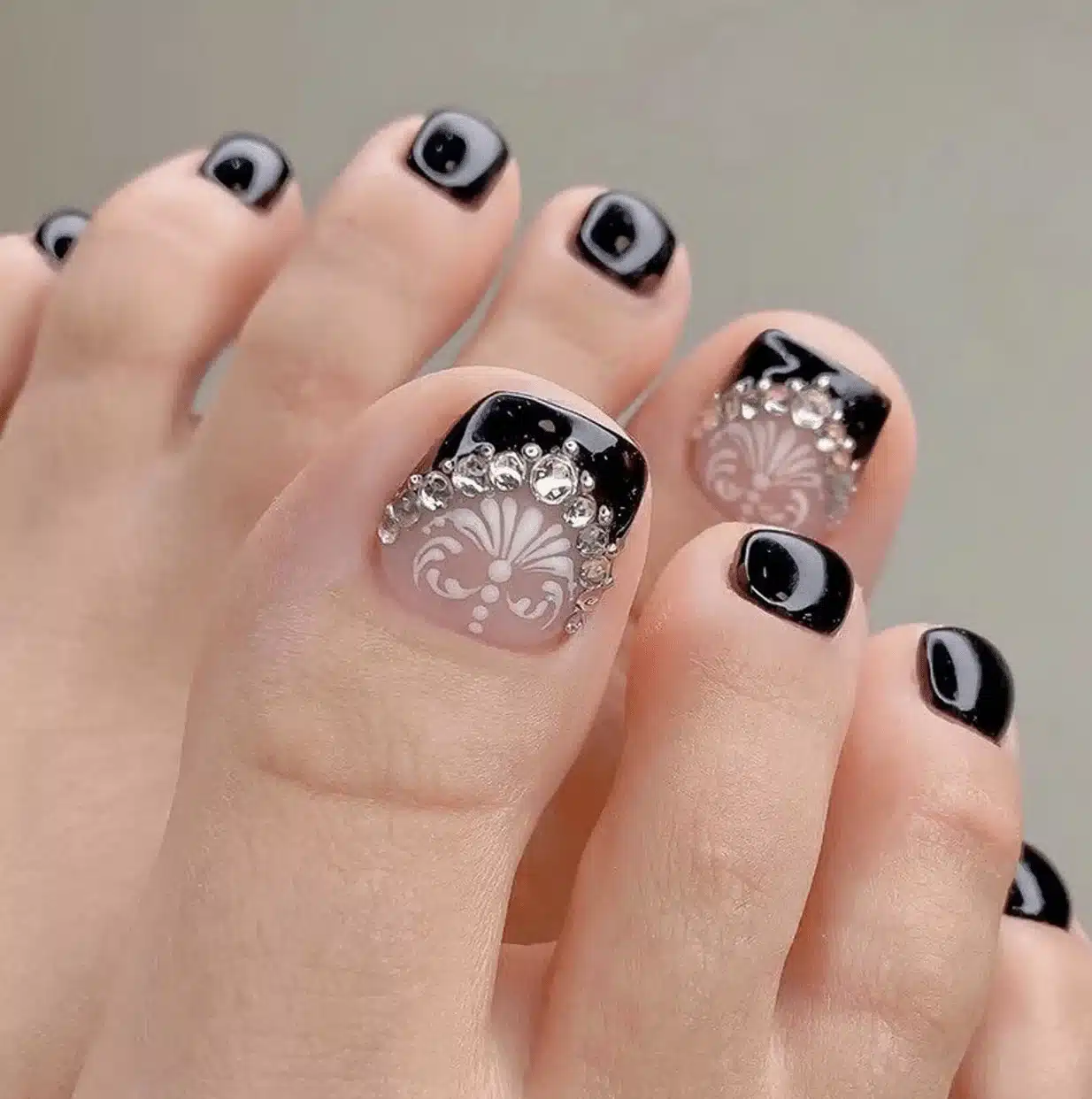 21 toe nail designs with rhinestones you’ll love 11 Shiny rhinestone toe nail inspiration