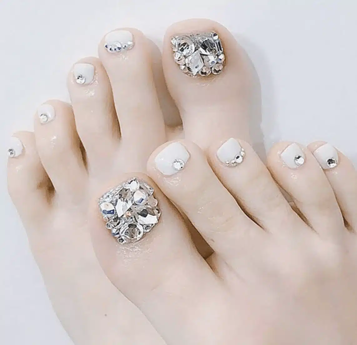 21 toe nail designs with rhinestones you’ll love 17 Sparkling toe nail design with stones