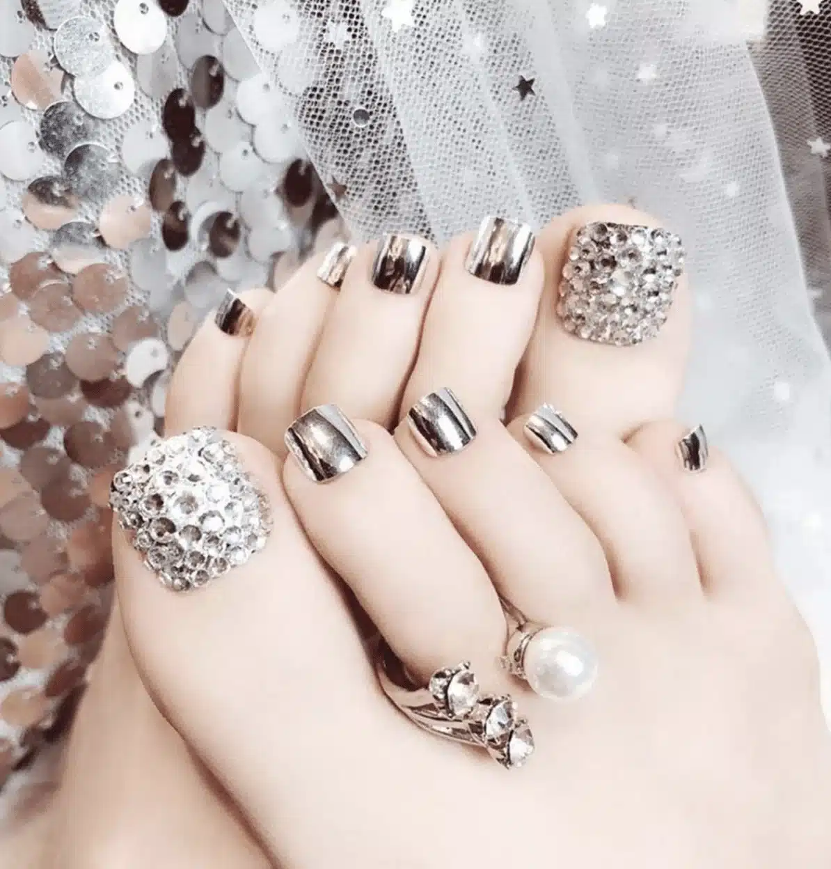 21 toe nail designs with rhinestones you’ll love 6 Elegant rhinestone pedicure idea