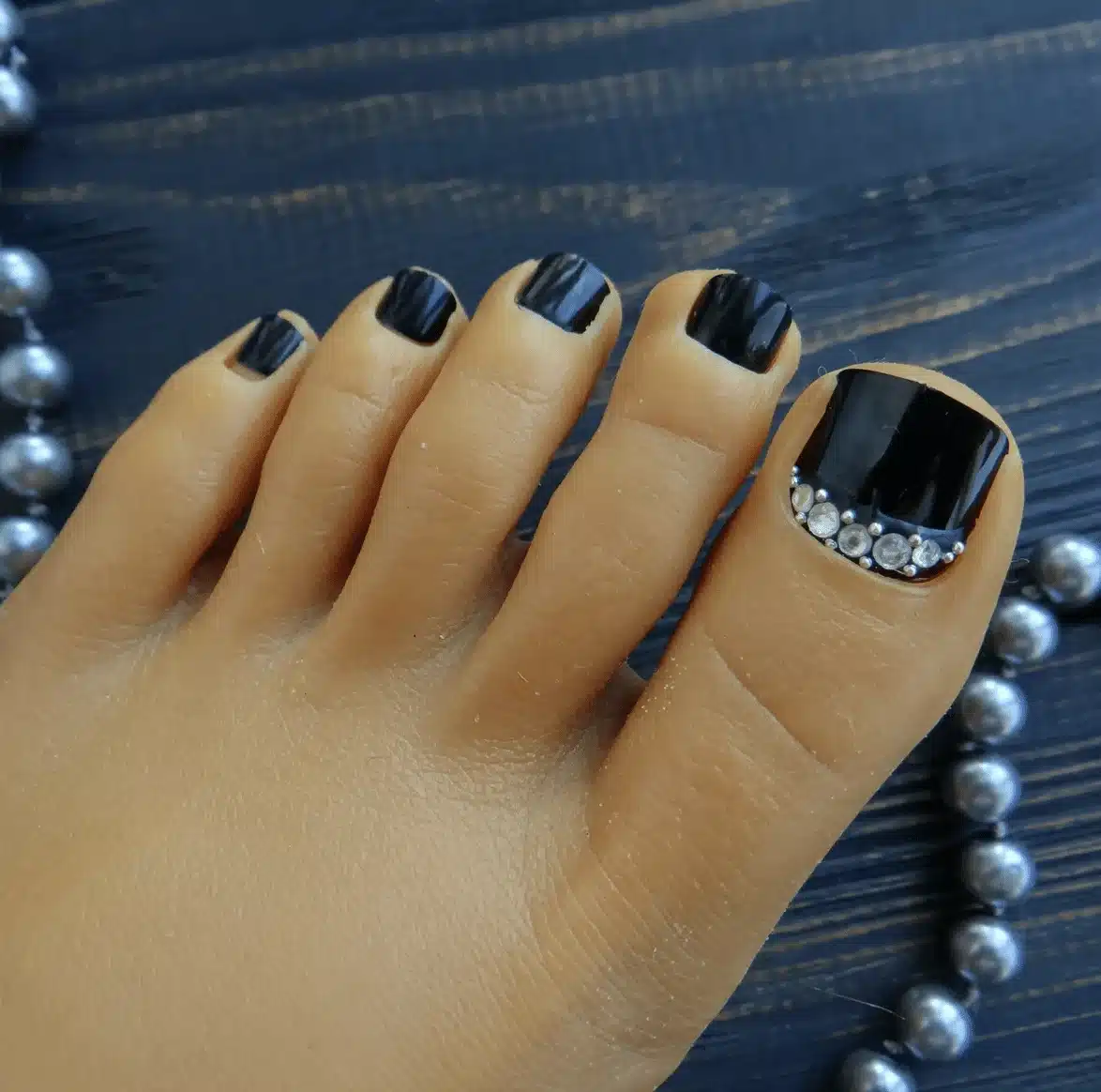 21 toe nail designs with rhinestones you’ll love 9 Pretty rhinestone pedicure design